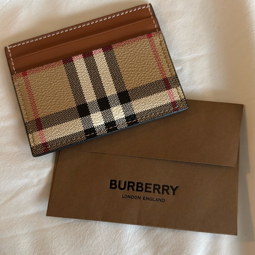Burberry card case 🤎